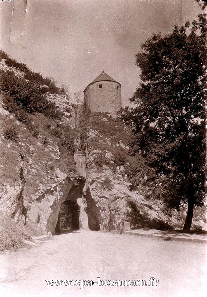 BESANÇON - La Porte taillée